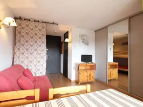 Studio 4 pers. near slopes and shops, balcony, parking - Image 3