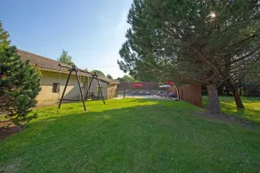 Secure private heated pool, games room, view. Walk to historic town, restaurants - Image 2