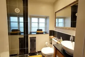 Stunning detached cottage, Gargrave centre, private garden & outdoor bath - Image 4