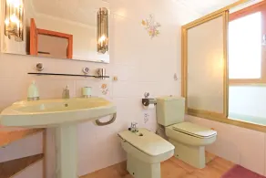 Stort hus, privat pool, rolig beliggenhed, terrasser, strand, internet, central - Image 3