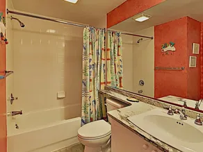 Vues étendues du littoral depuis Paget 504. Master Suite a un balcon privé - Image 3