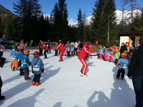 Barns nybörjare skidor, vandring, kälkåkning, längdåkning, 75 kvadratmeter - Image 2