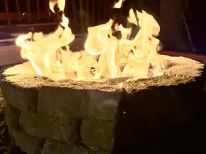 Beautiful home with king bed stoned fire place and pool / Games for famlies - Image 3