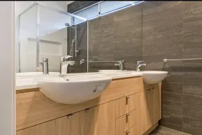 Divine on Dudley - Modern Home in Excellent Location - Image 4