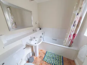2-bedroom House Near Town With Superfast Wi-fi - Image 3