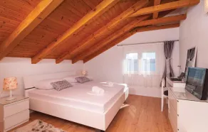 Lovely home in Stanici - Image 5