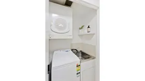 Urban Boho Chic 2BR Retreat w Balcony, Perth CBD - Image 2