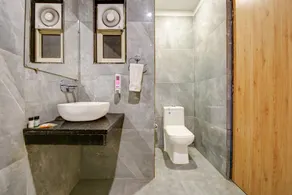 Blu Sapphire Inn Airport Aerocity Hotel - Image 2