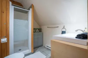 Au Chic Chalet des Chutes Chic Cottage - Image 4