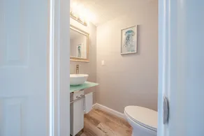 New!! Modern Serenity 3 Bedroom Townhouse, private Beach- 2 Free parking spots - Image 4
