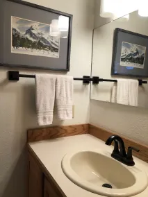 Cozy Mountain Hideaway - Image 2