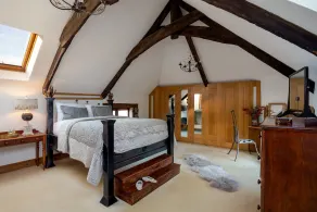 The Old Coach House – Romantic Devon Barn with Gardens Near Totnes & Dartmoor - Image 5