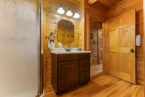 White Pine - Cozy Cabin with Relaxing Hot Tub! - Image 5