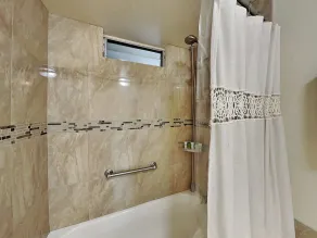 Nani Kai Hale 208- Beachfront 1 bedroom 2 bathroom condo, oceanview - Image 4