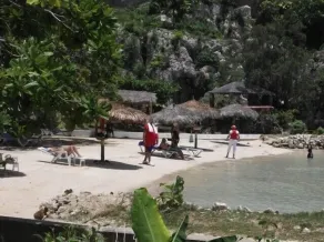 Waterfront ,  minutes from the beach, self catering, 24 hr security, - Image 2