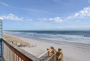 Oceanfront Island Retreat, Viste dal divano e sul ponte! - Image 4