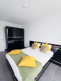 New 2 bedrooms Penthouse in Center - Image 5