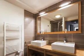Wifi, ski-in/ski-out & foot of the slopes, swimming pool, hammam, terrace, balcony, tv, ski locker - Image 4