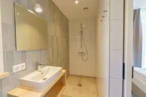 Modern and beautiful vacation home - Image 3