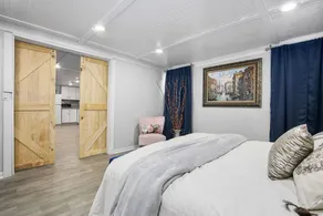 Stylish DU Apt. - Business Traveler - Sleeps 4 - Image 5