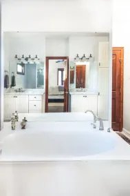Waterfront Home 5 Bedrooms Near French Quarter & Bourbon Street 112 - Image 4
