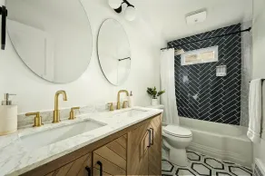 Modern Prairie Village Home - Minutes from parks, shopping, dining - Image 4