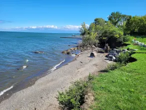 Grimsby Lakeview Suite l 2 Min Walk to Lake Ontario l King Bed l Great Value - Image 5