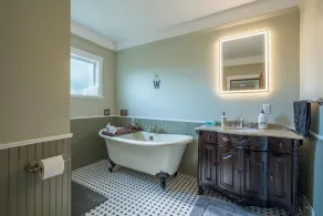 Luxury pet friendly estate w/ hot tub and heated pool in the heart of the city - Image 5