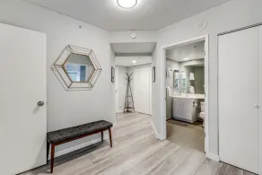 Condo with amazing views, shared pool, hot tub, gym- near downtown - Image 5