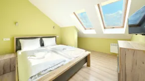 De Luxe Blue Mare - Image 4