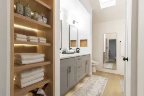 open airy custom designed home - 2kings - sleeps 14 - Image 2
