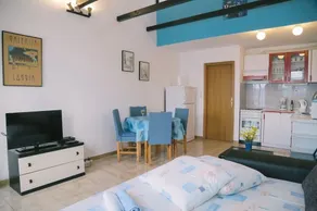 FIRST ROW BEACH APARTMENT - Image 3