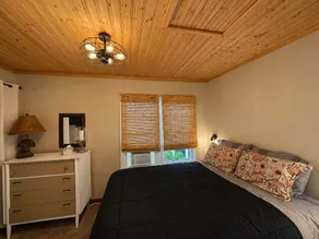 Quiet & Cozy Cabin Across from Fox Lake 🚤 - Image 5