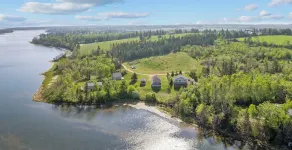 River Front Property With Water View, Minutes To Brackley & Screened In Dining - Image 4