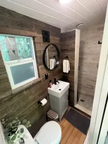 Squamish Tree House - Image 2