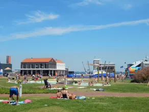 Traumhaftes-freistehendes-Ferienhaus-an-der-See-Strand-Yachthafen-W-Lan - Image 2