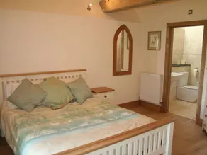 THE HAY BARN, pet friendly, character holiday cottage in Halwell - Image 4