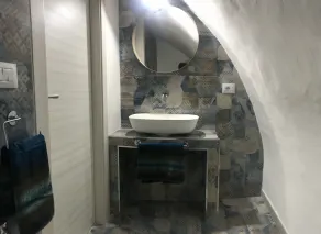 TRAMONTANA apartment with whirlpool shower in the room - Image 5