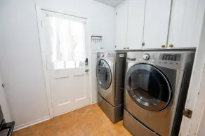 4 bedrooms big house in a great location - Image 4
