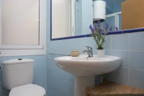 Voulez-vous que votre séjour soit le plus relaxant possible et que vous vous réveilliez en voyant la mer ? El Faro est votre appartement, directement sur la plage de Puzol et au deuxième étage de l'immeuble, avec un confortable balcon d'où vous pour - Image 4