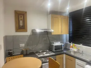 Lovely 1 bedroom flat 5 minutes walk from station - Image 5