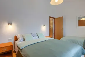 Umzäuntes Ferienhaus mit Liegestühlen auf 1000m2 großem Grundstück - Image 5