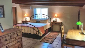Western Bunkhouse on 8 Acre Estate w / Private Pool, Tennis & Pickleball (NW) - Image 3