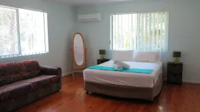 Lana's Cottage - Delightful, centrally located  and spacious island cottage in tropical surrounds - Image 4