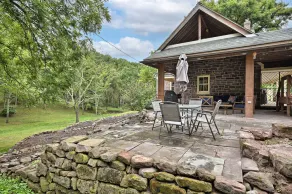 A cozy, beautifully renovated 1829 farmhouse - Image 4