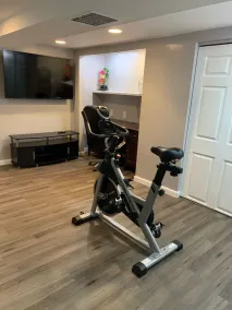 Beautiful newly renovated home near airport with fireplace & sunroom. - Image 3
