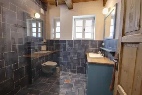 Casa vacanze con eleganti mobili in legno - Image 3