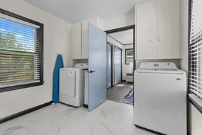 Pet Friendly, 5Min Downtown, Backyard & Firepit - Image 2