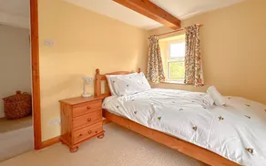 A superb holiday home within the Yorkshire Dales, w/ Wifi, wood burner & stones throw from pub. - Image 5