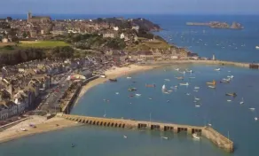 Vue sur la baie reliant st malo au mont st michel approximite de cancale - Image 4
